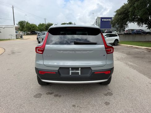 Certified 2025 Volvo XC40 B5 Plus AWD/4WD image 5