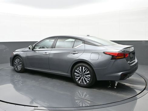 Used 2023 Nissan Altima 2.5 SV image 5