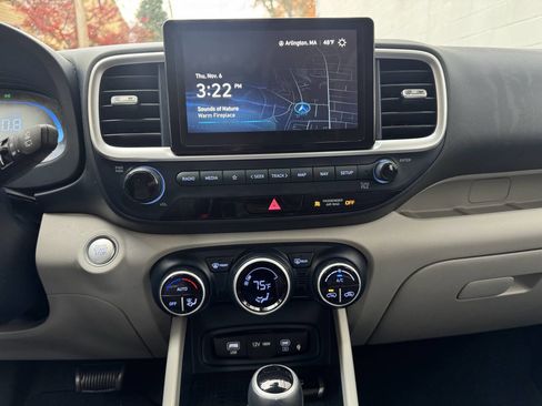 Used 2023 Hyundai Venue Limited w/ Cargo Package image 34