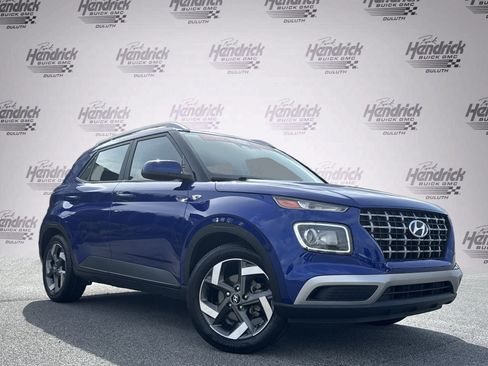 Used 2024 Hyundai Venue SEL FWD image 2