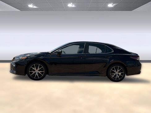 Used 2024 Toyota Camry SE FWD image 2