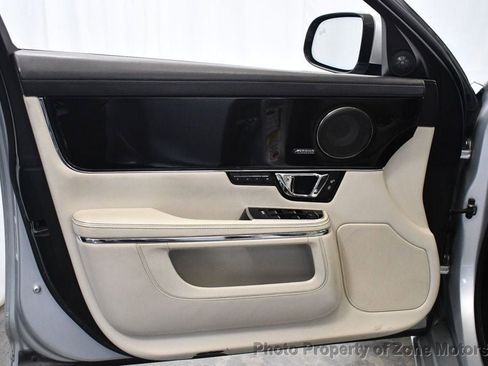 Used 2015 Jaguar XJ image 7