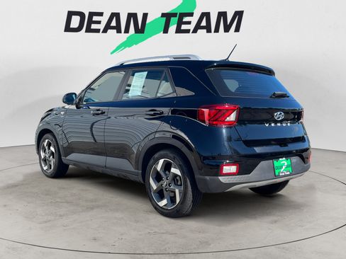 Used 2024 Hyundai Venue SEL FWD image 5