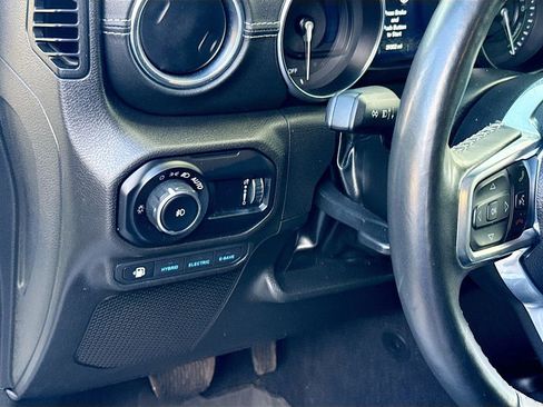 Used 2023 Jeep Wrangler Unlimited Sahara w/ Cold Weather Group AWD/4WD image 11