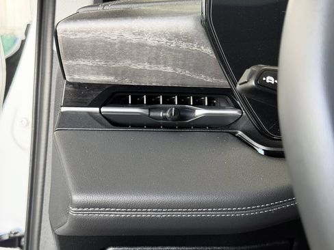 Used 2025 Audi A6 e-tron Premium w/ Ultra Package RWD image 19