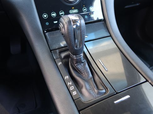 Used 2018 Ford Taurus Limited image 27