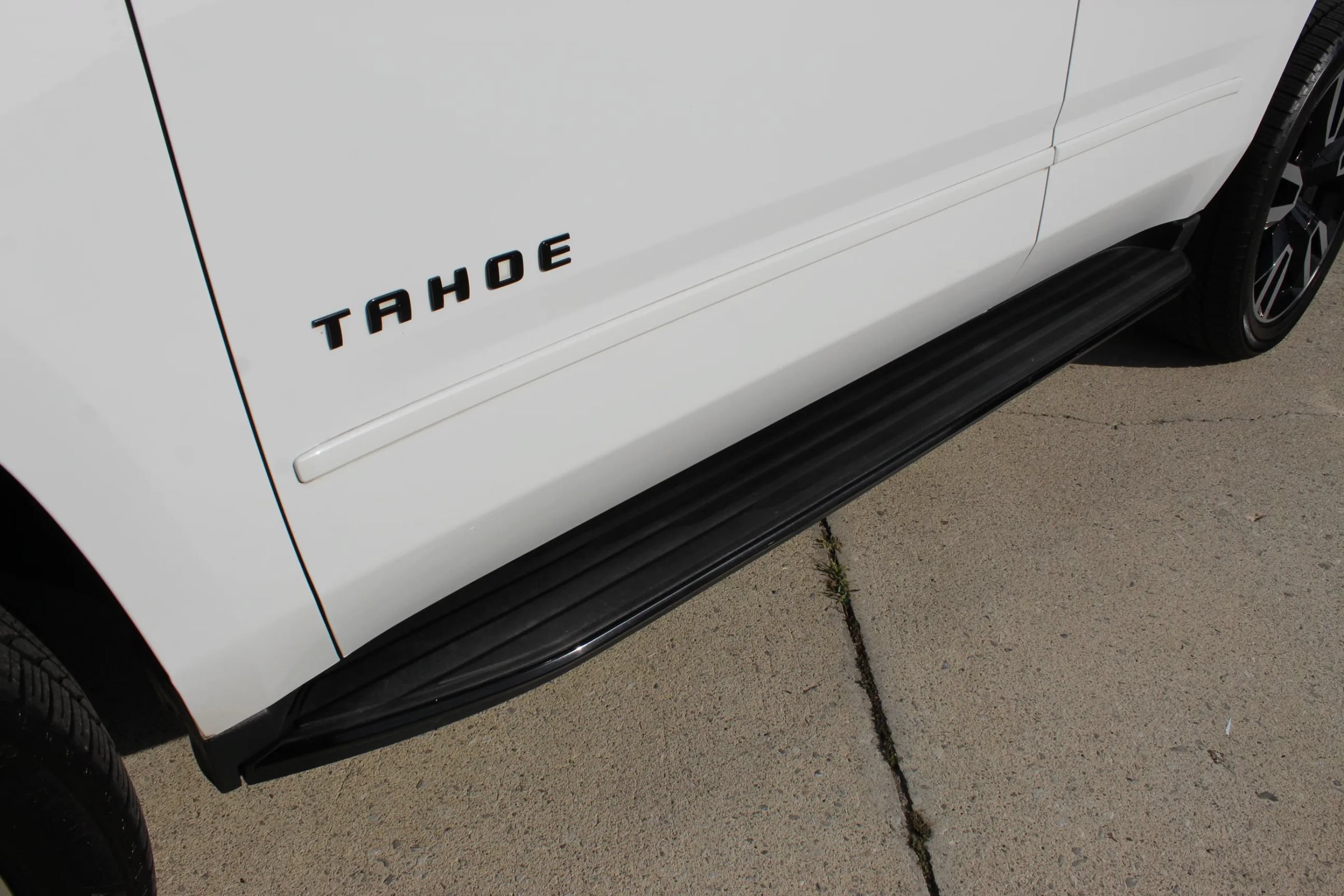 Used 2018 Chevrolet Tahoe Premier w/ RST 6.2L Performance Edition AWD/4WD image 10
