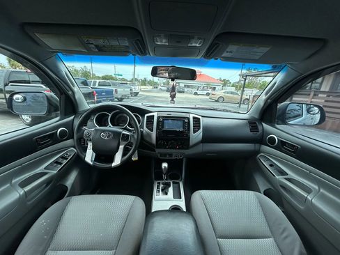 Used 2015 Toyota Tacoma PreRunner image 21