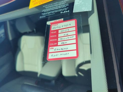Certified 2023 Kia Telluride EX w/ EX Captain's Chair Package image 6