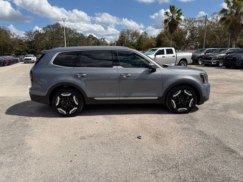 Used 2024 Kia Telluride EX image 7
