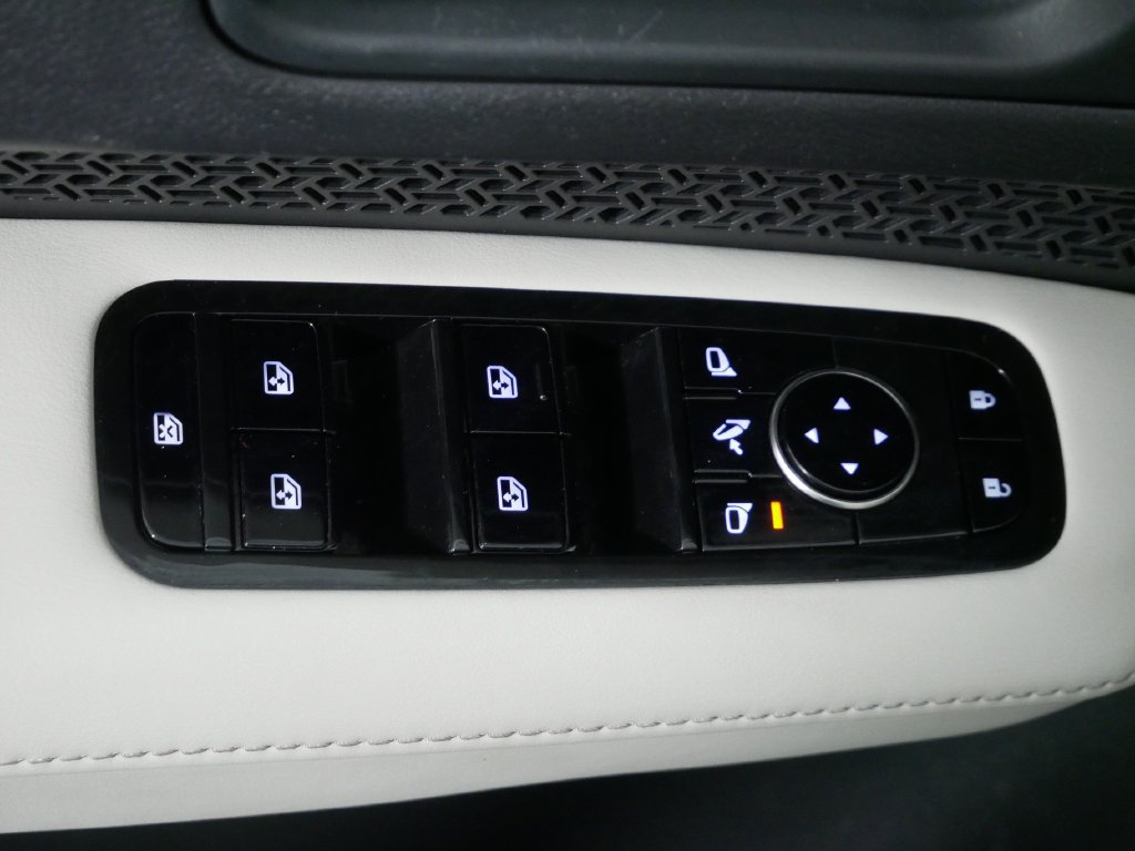 Used 2024 Nissan Ariya AWD image 21
