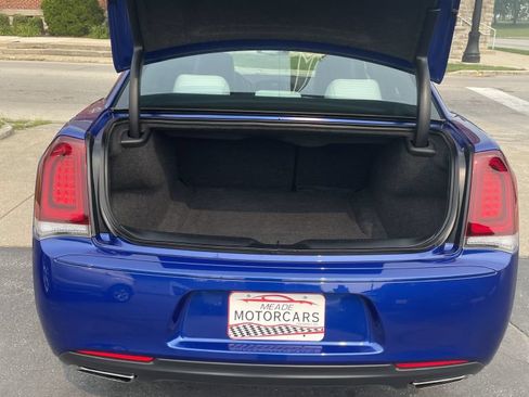 Used 2019 Chrysler 300 S AWD/4WD image 11