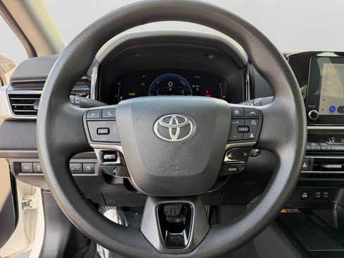 Used 2025 Toyota Camry LE image 19