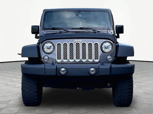 Used 2018 Jeep Wrangler Unlimited Rubicon w/ Connectivity Group AWD/4WD image 4