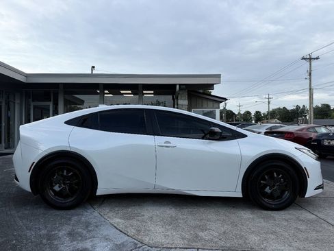 Used 2024 Toyota Prius LE FWD image 7