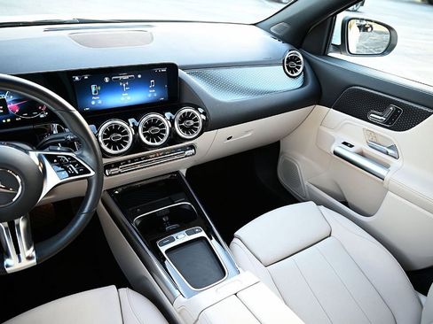 Certified 2025 Mercedes-Benz GLA 250 image 14