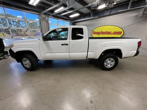 Used 2019 Toyota Tacoma SR image 2