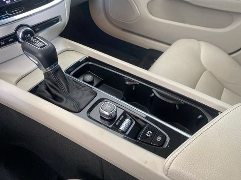 Used 2020 Volvo S60 T5 Momentum FWD image 33
