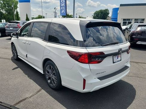 New 2026 Honda Odyssey Touring image 4
