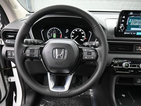 New 2025 Honda Pilot Touring image 18