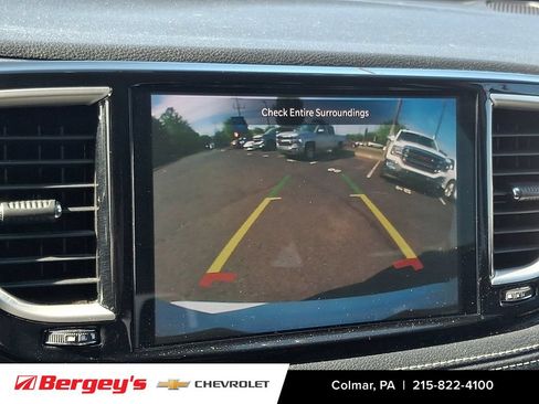 Used 2023 Chrysler Pacifica Touring-L FWD image 19