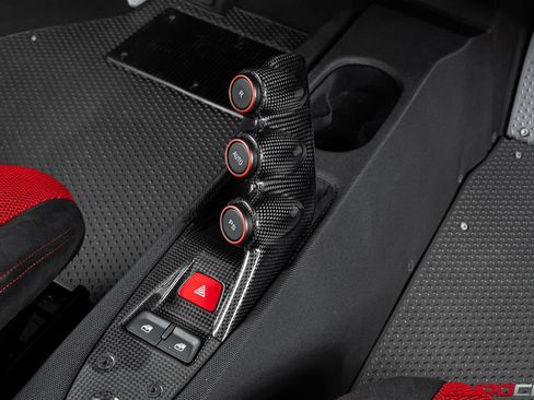 Used 2015 Ferrari 458 Speciale Coupe RWD image 38