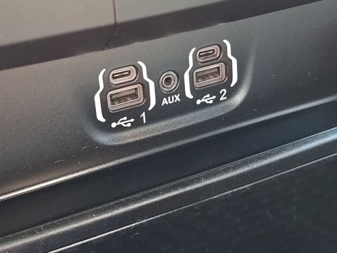 Used 2020 RAM 1500 Laramie image 12