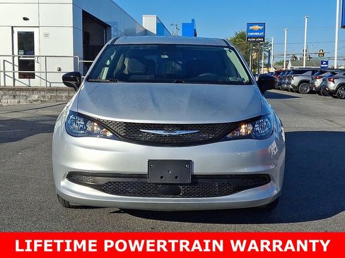 Used 2024 Chrysler Voyager LX image 2