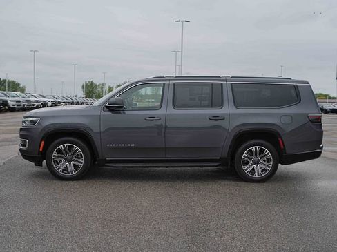 Used 2024 Jeep Wagoneer L Series II w/ Flexible Seating Group AWD/4WD image 10