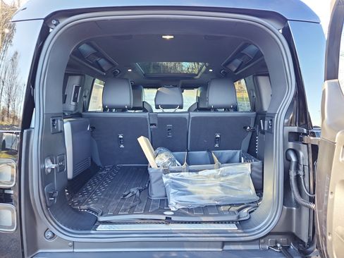 New 2026 Land Rover Defender 110 OCTA image 13