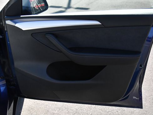 Used 2023 Tesla Model Y Long Range AWD/4WD image 41