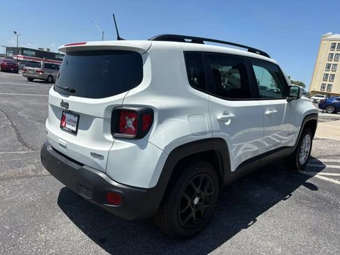 Used 2019 Jeep Renegade Latitude w/ Cold Weather Group AWD/4WD image 5
