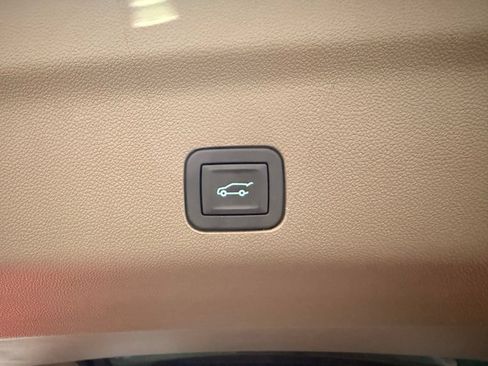 Used 2026 GMC Yukon Denali w/ Sun & Power Step Package AWD/4WD image 10