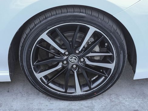 Used 2018 Toyota Camry XSE image 11