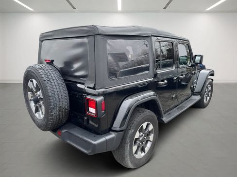 Used 2022 Jeep Wrangler Unlimited Sahara AWD/4WD image 5