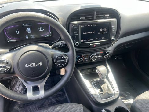 Used 2025 Kia Soul LX w/ LX Technology Package FWD image 20