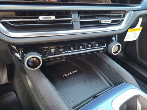 New 2026 Chevrolet Equinox EV LT image 11