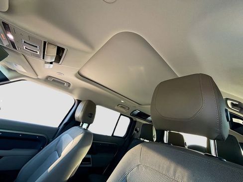 Used 2021 Land Rover Defender 110 SE image 27