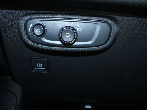 Used 2024 GMC Terrain SLE FWD image 30