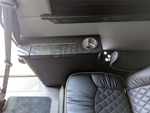Used 2017 Mercedes-Benz Sprinter 2500 image 38