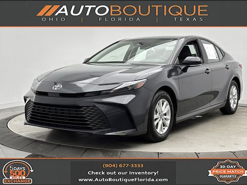Used 2025 Toyota Camry LE image 1