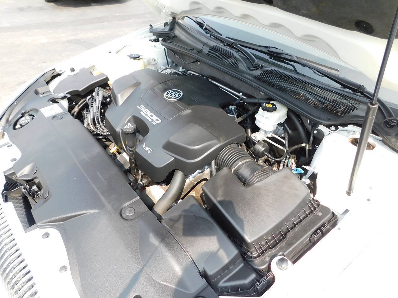 Used 2008 Buick Lucerne CXL w/ Driver Confidence Package FWD image 26