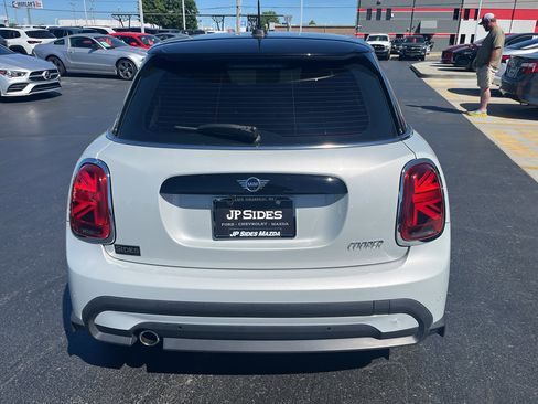 Used 2022 MINI Cooper 4-Door Hardtop FWD image 8