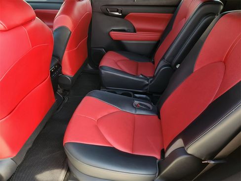 Used 2023 Toyota Highlander XSE image 30