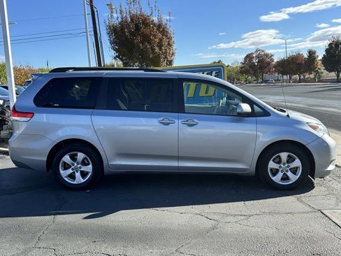 Used 2012 Toyota Sienna LE image 2