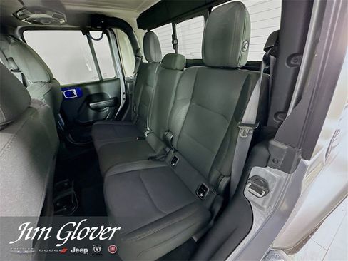 Used 2020 Jeep Gladiator Sport w/ Quick Order Package 24S image 17