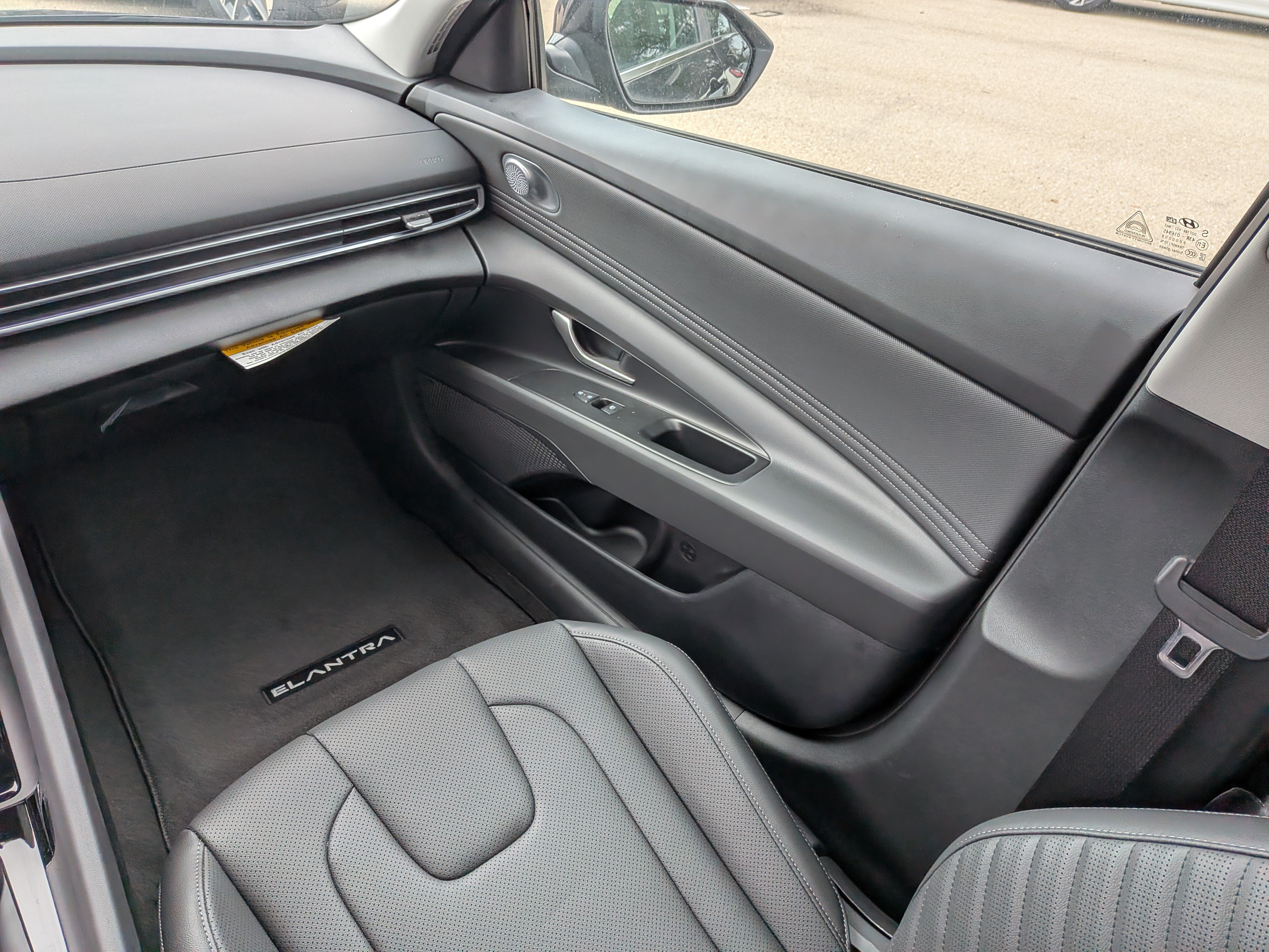 New 2026 Hyundai Elantra Limited FWD image 18