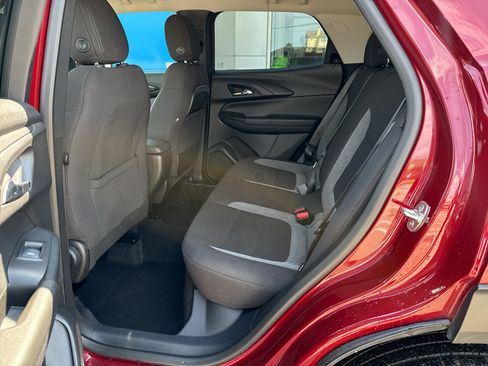 Used 2025 Chevrolet TrailBlazer LT AWD/4WD image 31