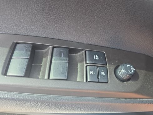 Used 2022 Toyota Camry SE FWD image 25