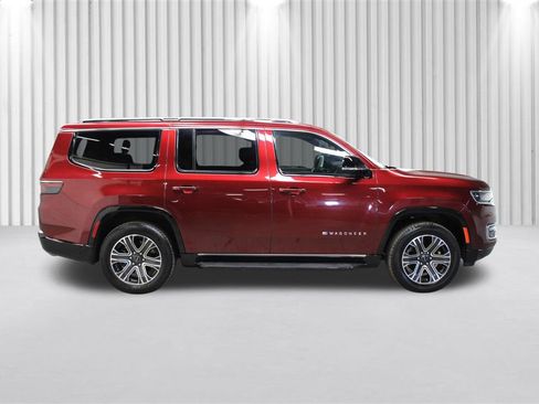 Used 2025 Jeep Wagoneer Series II image 2